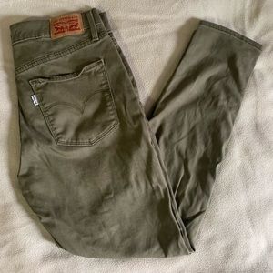 Levi’s cropped pants with detailing at ankle